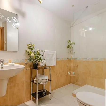 2 Bdr With Heated Pool & Jacuzzi 아파트 *