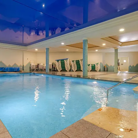 2 Bdr With Heated Pool & Jacuzzi 아파트 베날마데나코스타