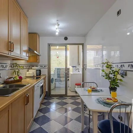 Apartment 2 Bdr With Heated Pool & Jacuzzi