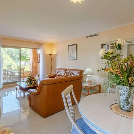 2 Bdr With Heated Pool & Jacuzzi Apartment