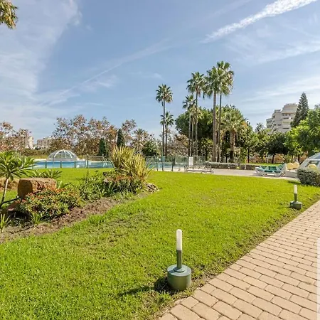 Apartment 2 Bdr With Heated Pool & Jacuzzi *