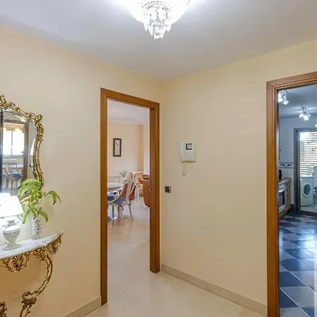 2 Bdr With Heated Pool & Jacuzzi Apartment *